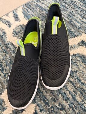 Cat & Jack Target Black & Neon Green Kids Slip On Water Shoes Size 5 run big